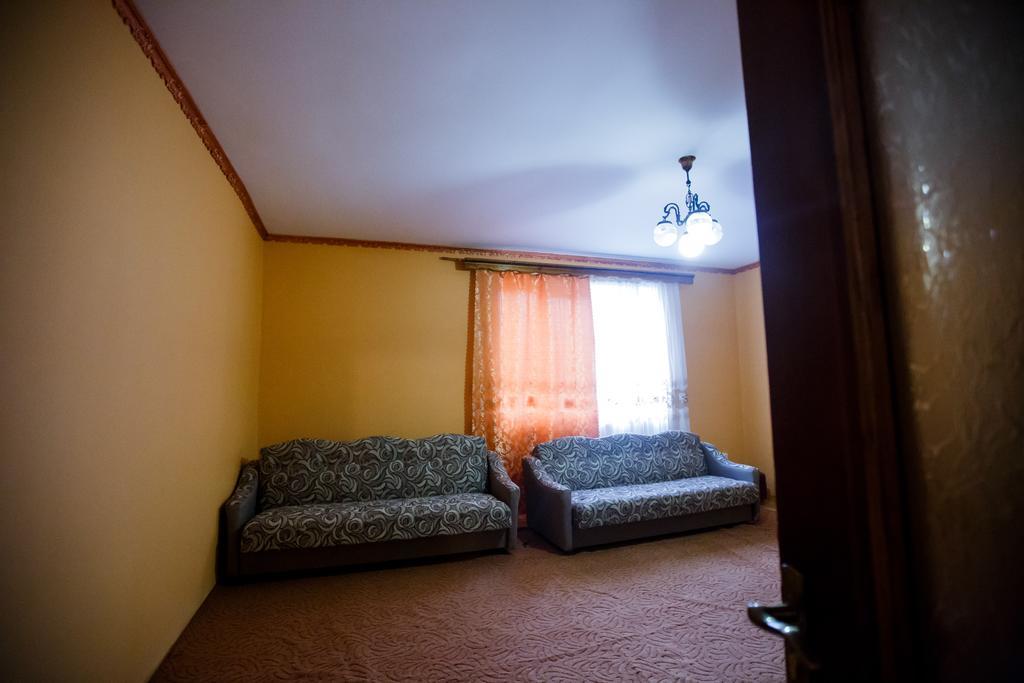 Guest House In Drachino Svaliava Eksteriør billede