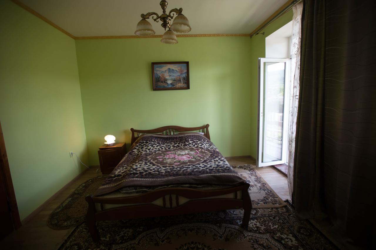 Guest House In Drachino Svaliava Eksteriør billede