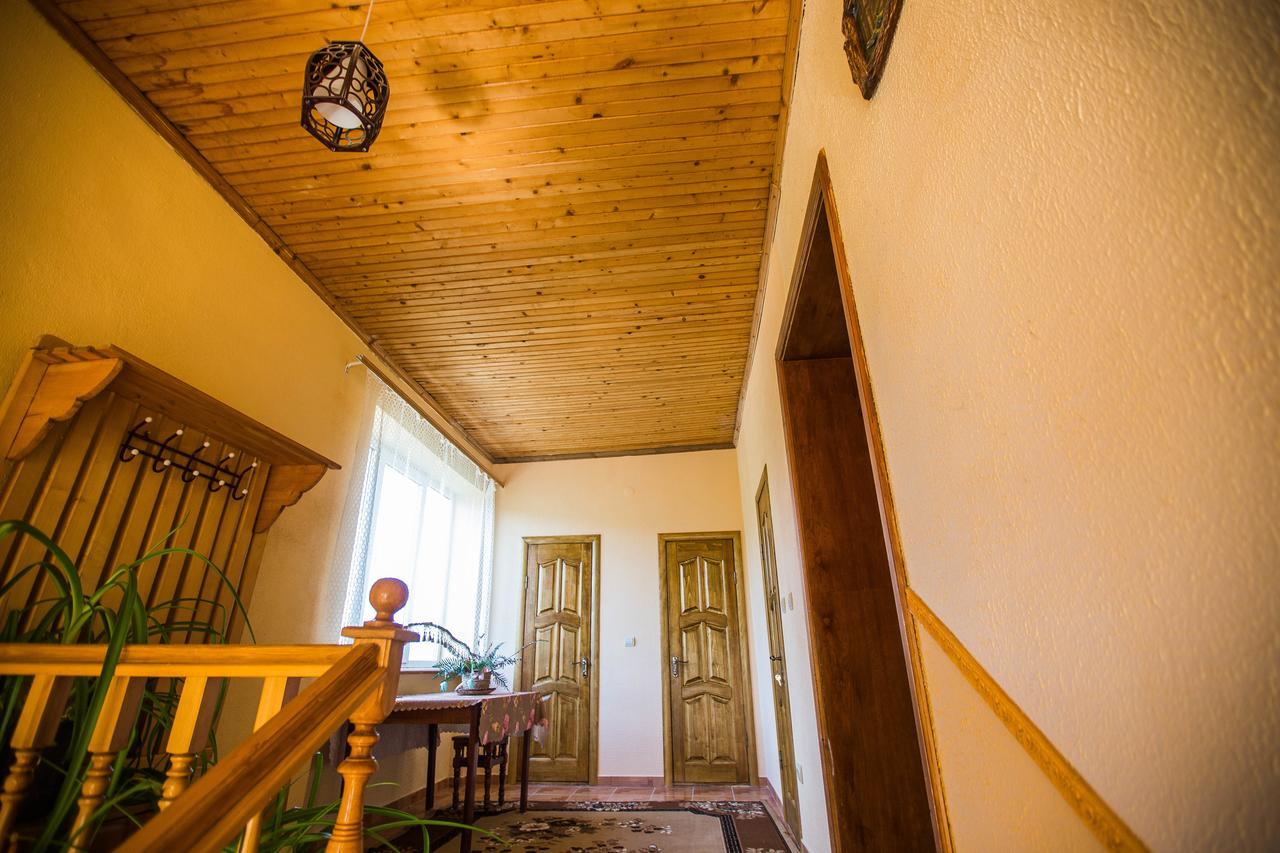 Guest House In Drachino Svaliava Eksteriør billede